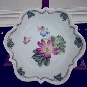 Vintage Winterthur Bowl Evelina Floral Pattern bowl w gold trim.